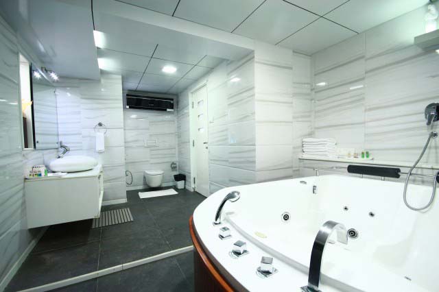 Services & Amenities